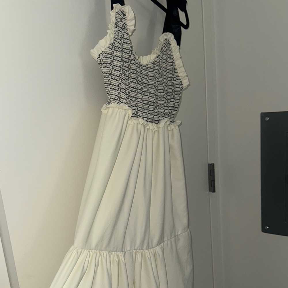Elegant Cream Maxi Dress - Picture 8 of 8